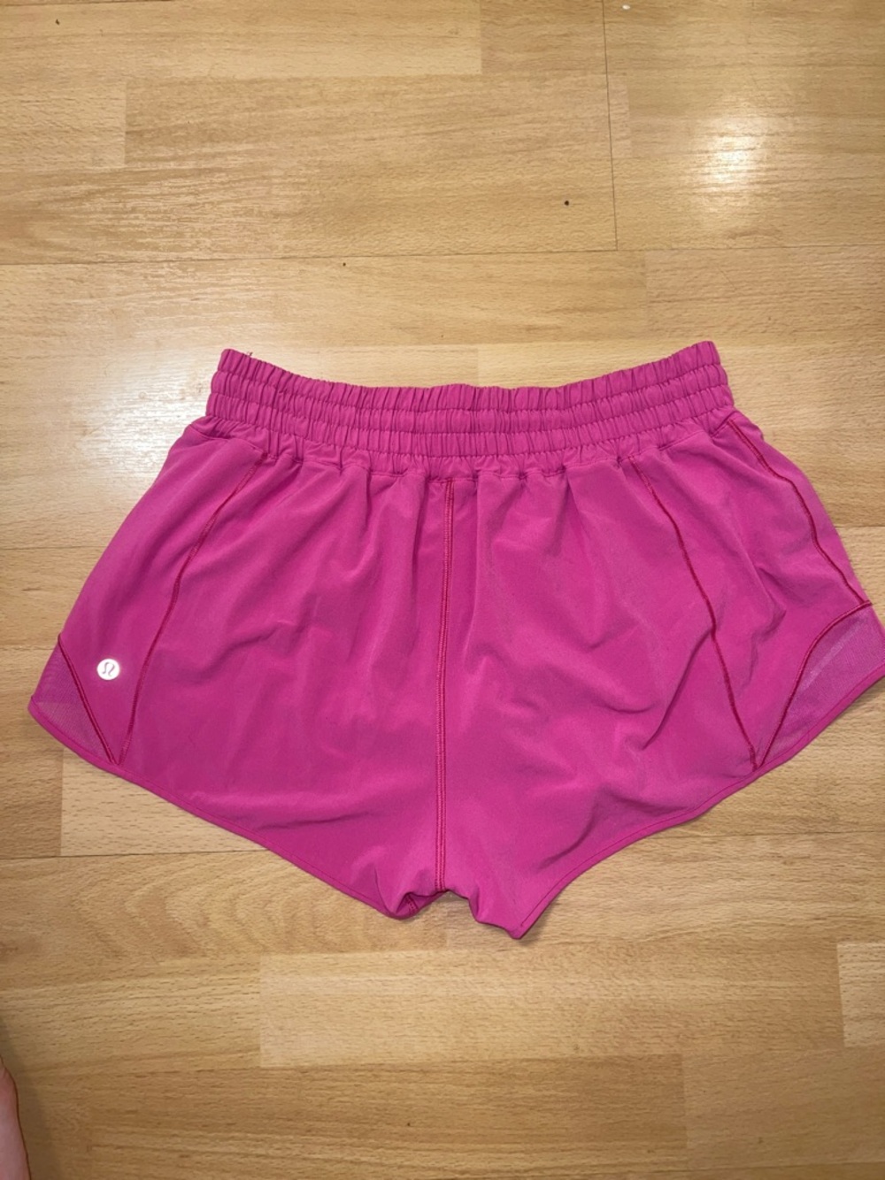LULULEMON Hotty Hot lined shorts 2.5” - Picture 7 of 8